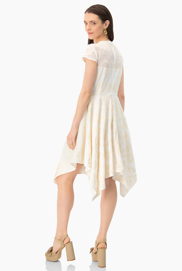 Vestido de ruedo asimetrico