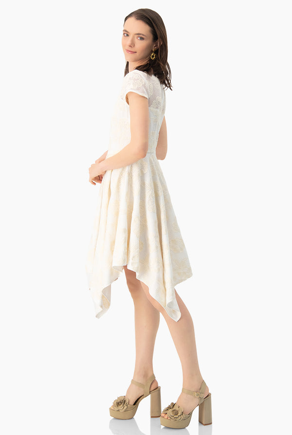 Vestido de ruedo asimetrico