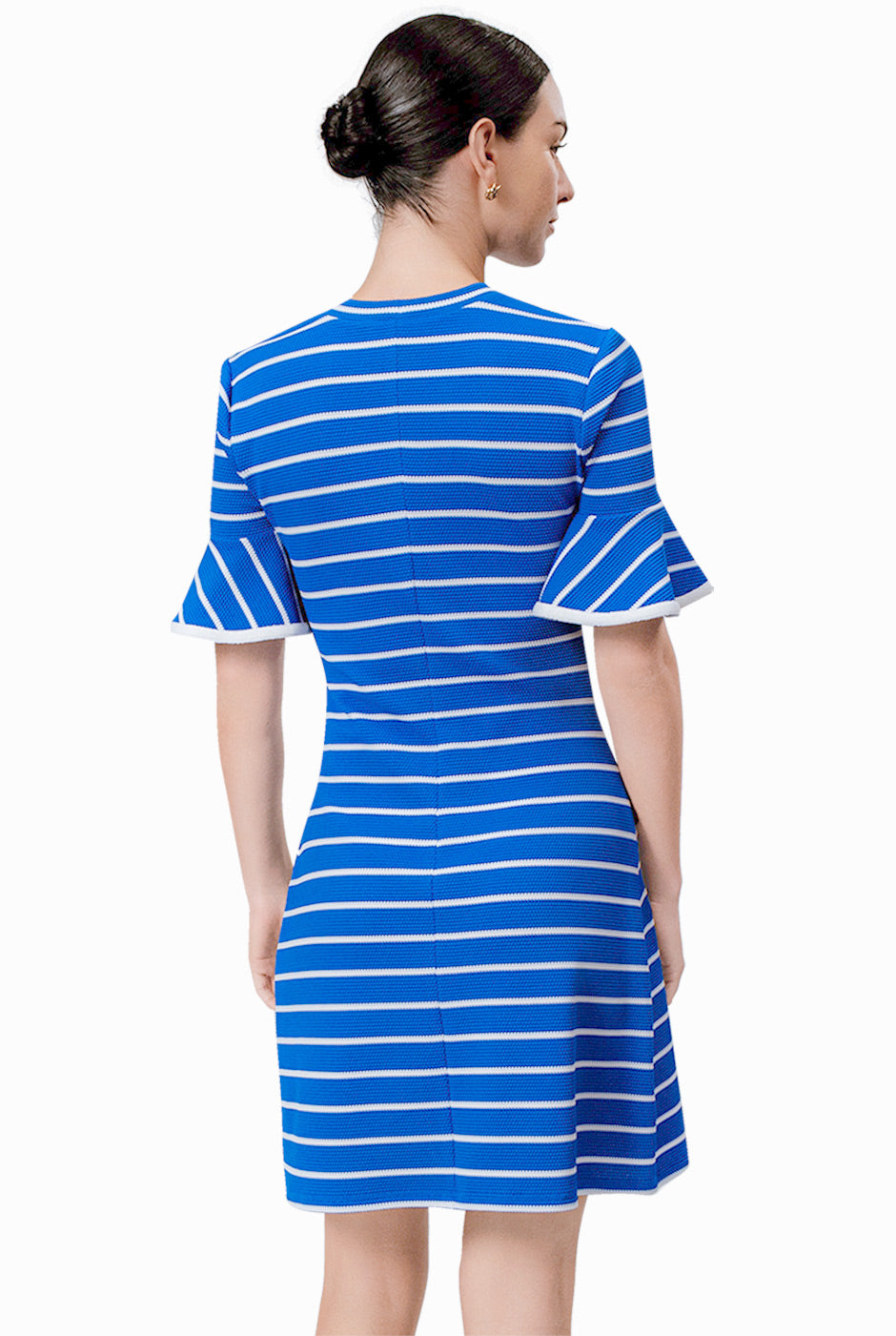 Vestido corto azul tejido con manga corta y olanes