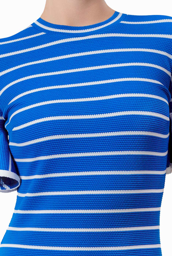 Vestido corto tejido de manga corta