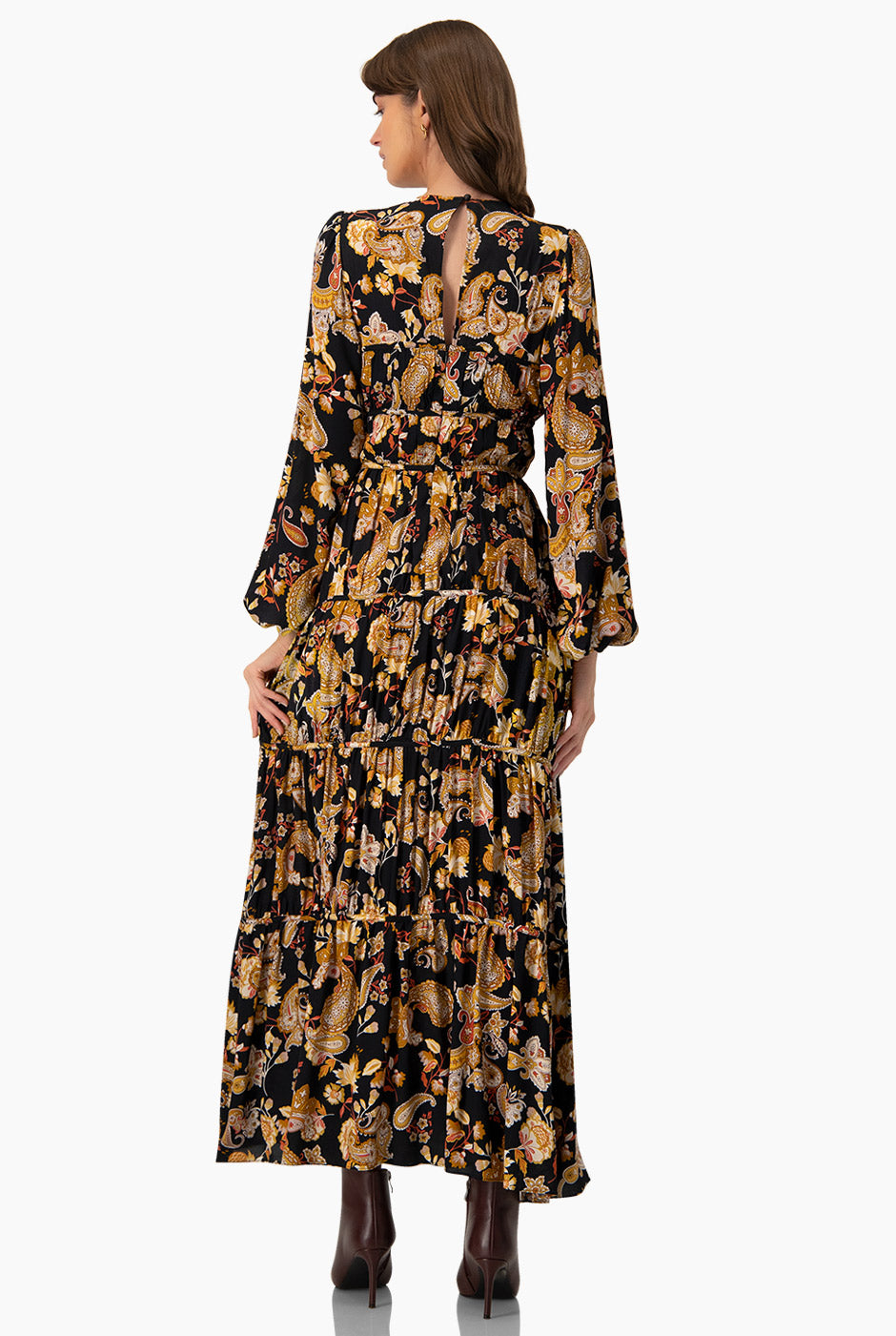 Maxi vestido estampado bohemio multicolor con mangas largas.