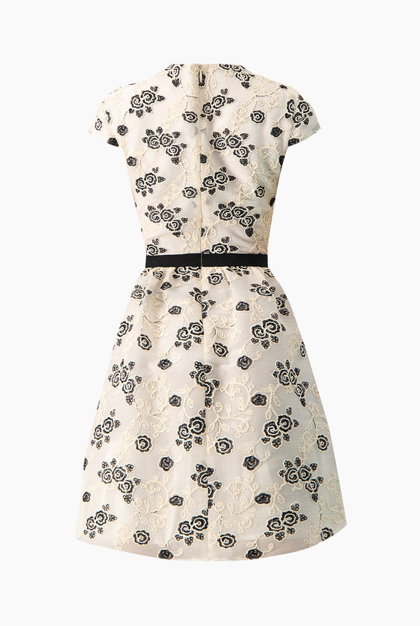 Vestido corto linea A manga corta