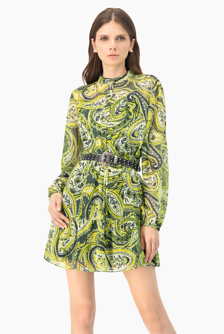 Vestido corto verde con estampado paisley y manga larga