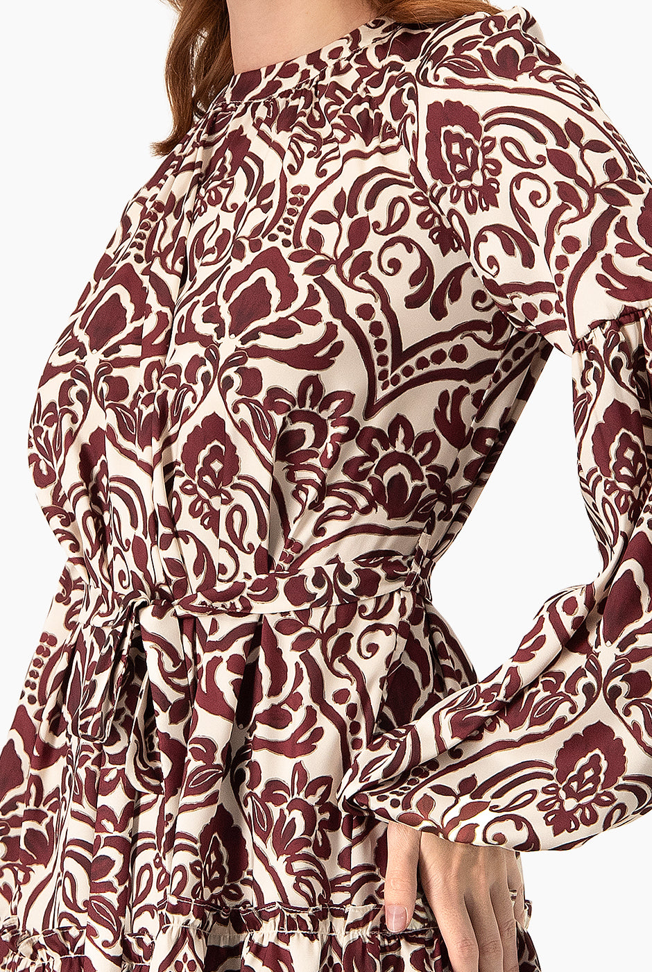 Vestido corto estampado vino con manga larga y cuello redondo