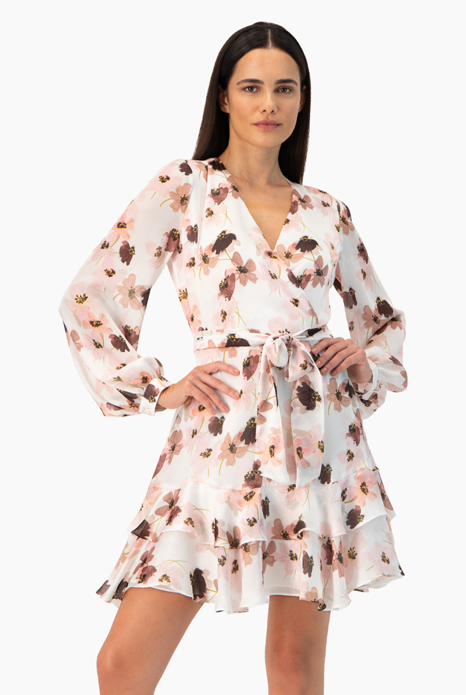 Vestido corto estampado floral con escote en V y manga larga