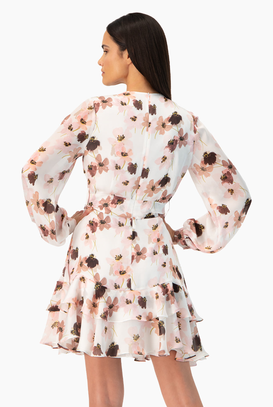 Vestido corto estampado floral con escote en V y manga larga