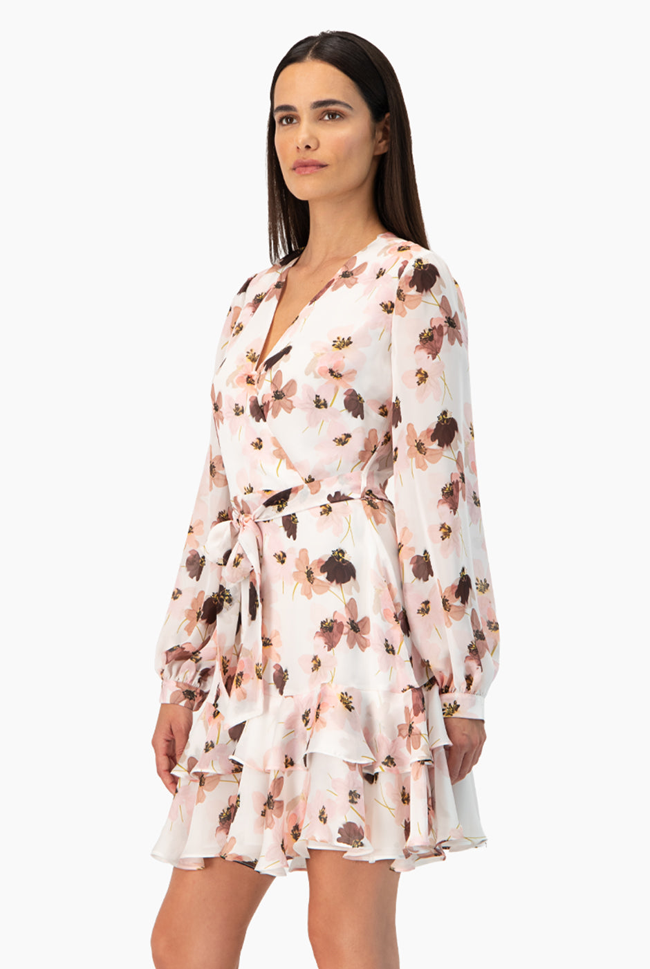 Vestido corto estampado floral con escote en V y manga larga