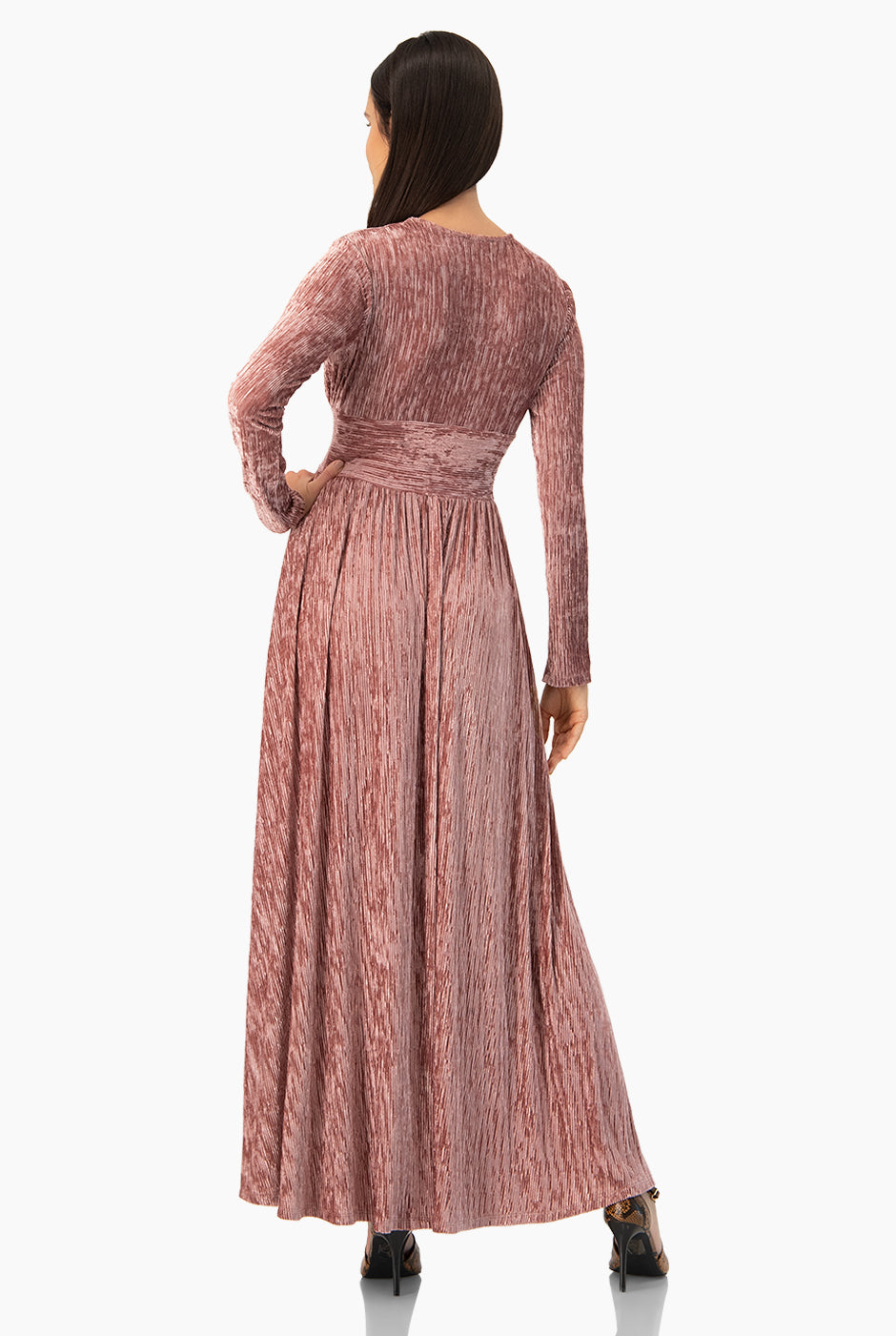 Vestido largo rosa oscuro con escote V y mangas largas plisadas