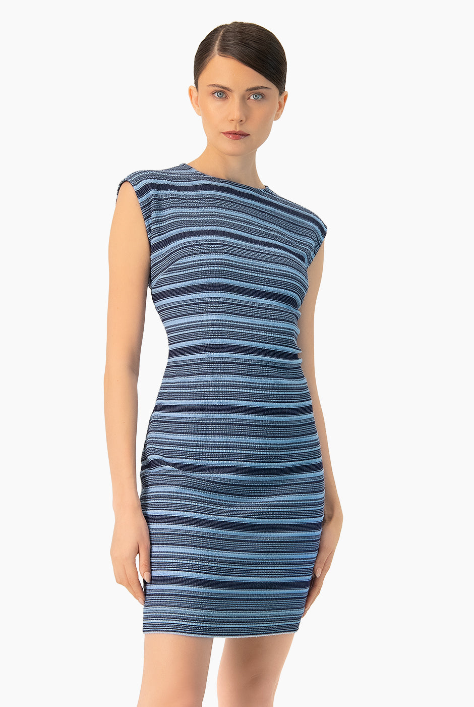 Vestido tejido corto azul de rayas horizontales sin mangas