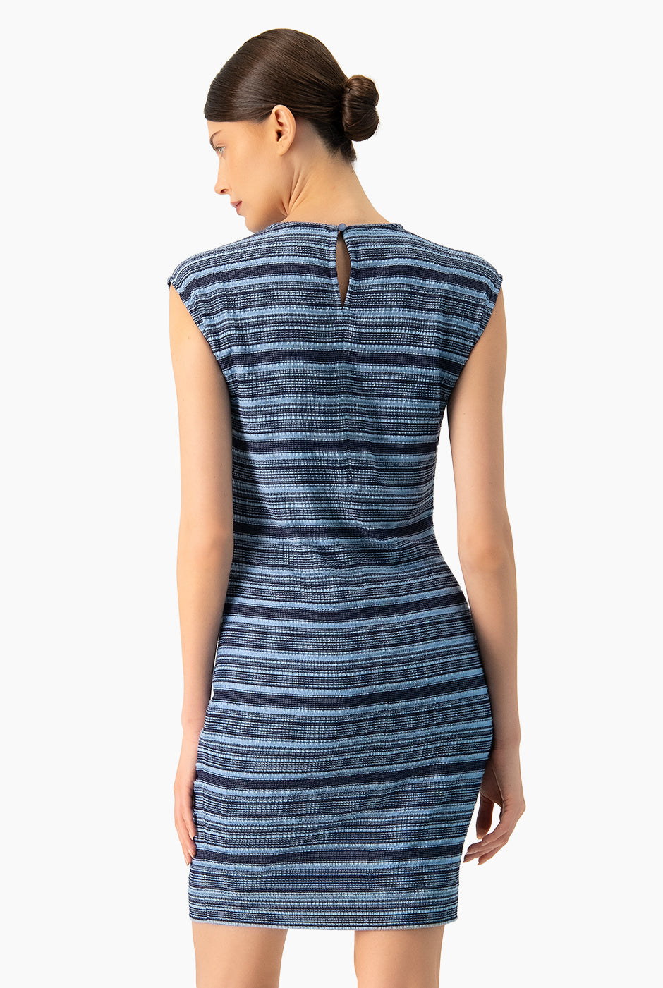 Vestido tejido corto azul de rayas horizontales sin mangas