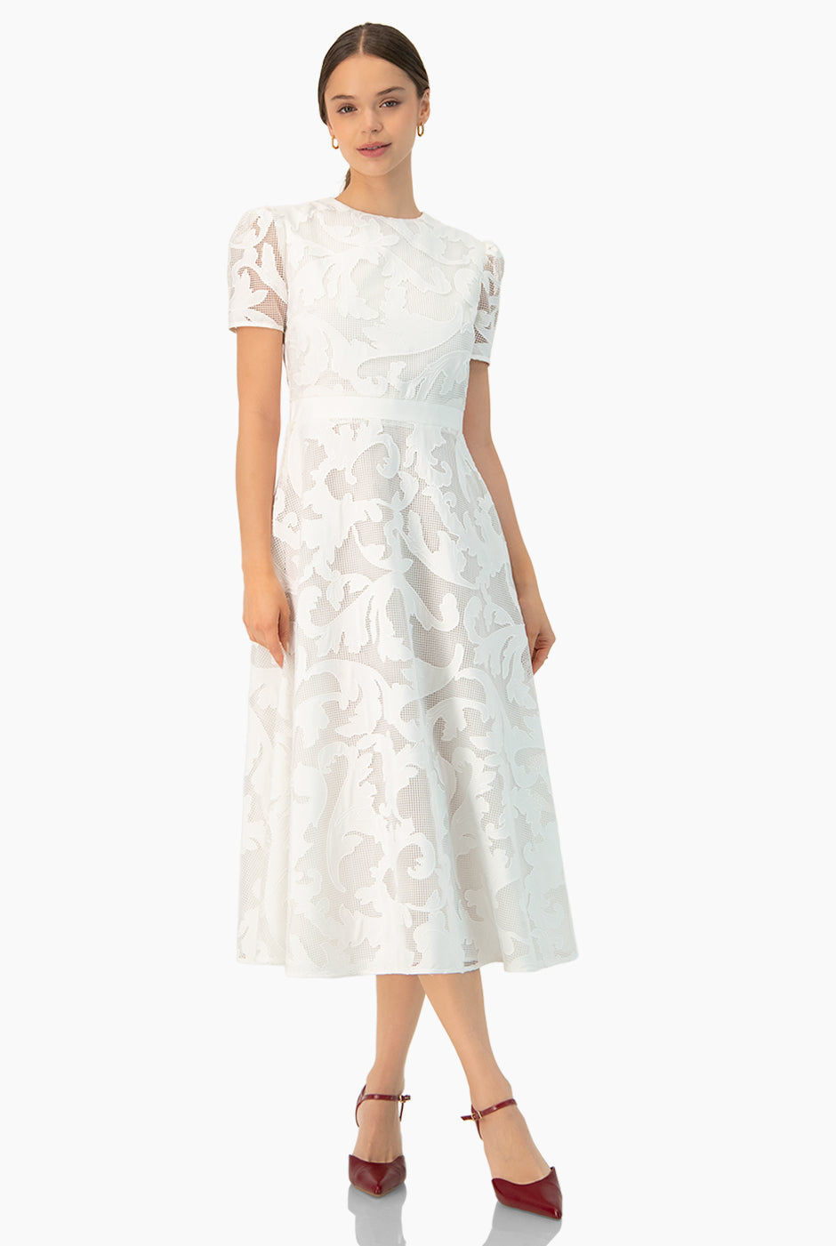 Vestido blanco línea A con encaje floral y transparencias