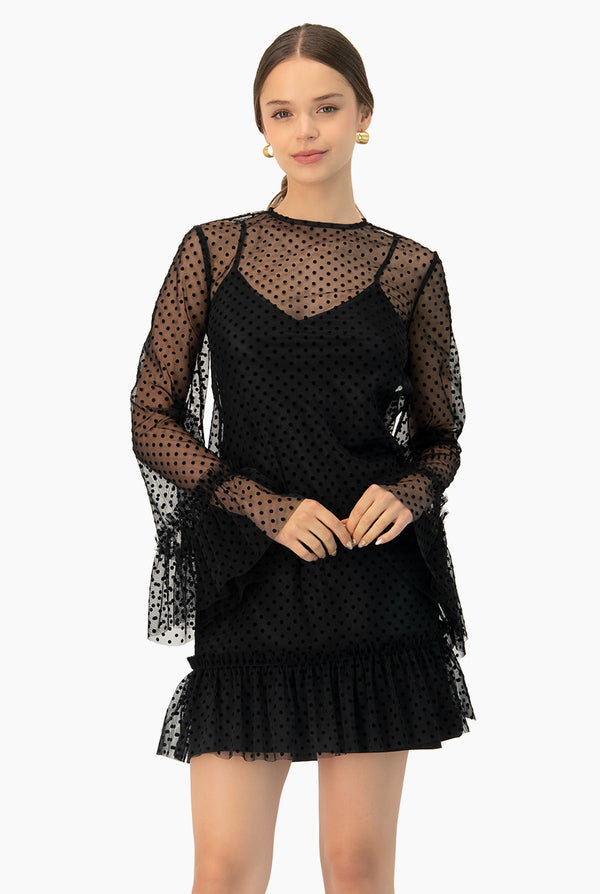 Vestido corto de manga larga amplia