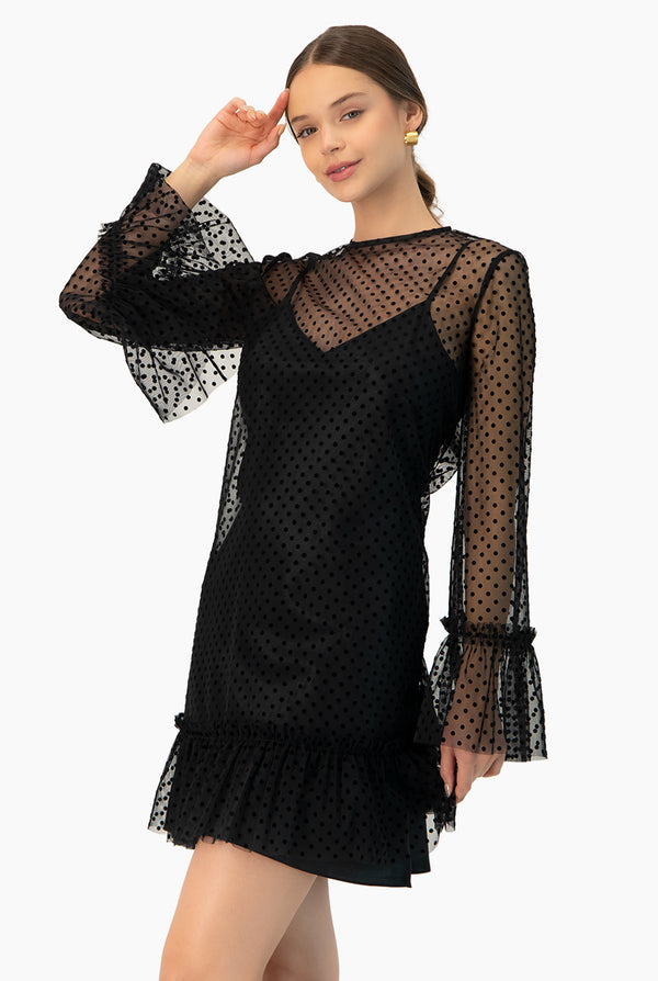 Vestido corto de manga larga amplia