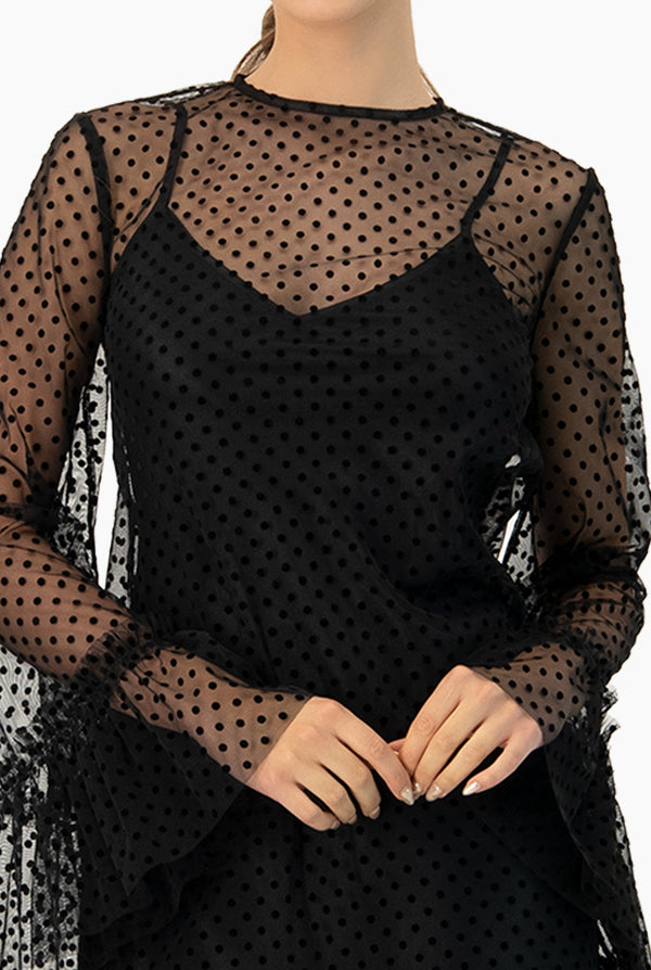 Vestido corto de manga larga amplia