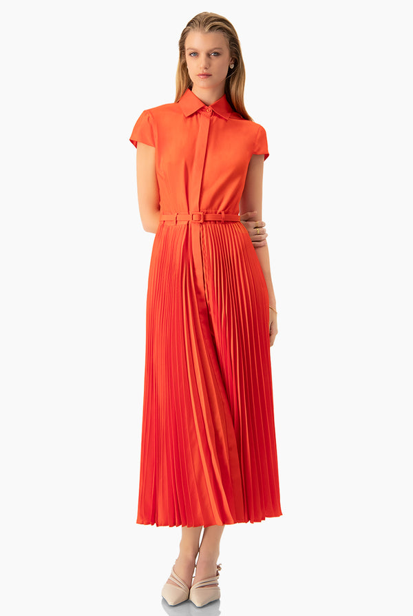 Vestido plisado de manga corta