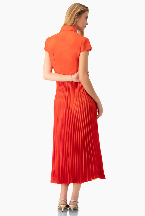 Vestido plisado de manga corta