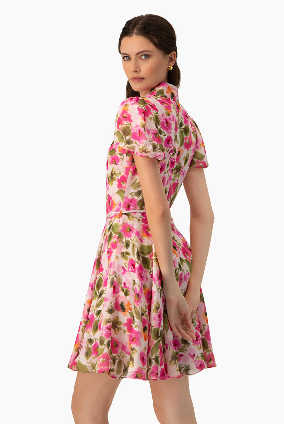 Vestido corto camisero multicolor con botones y cinta en cintura
