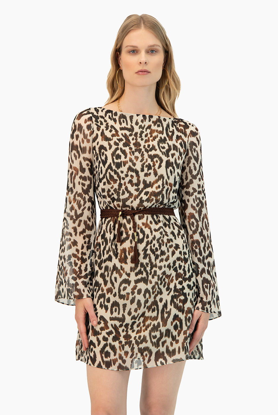 Vestido corto café con estampado animal print y cinta