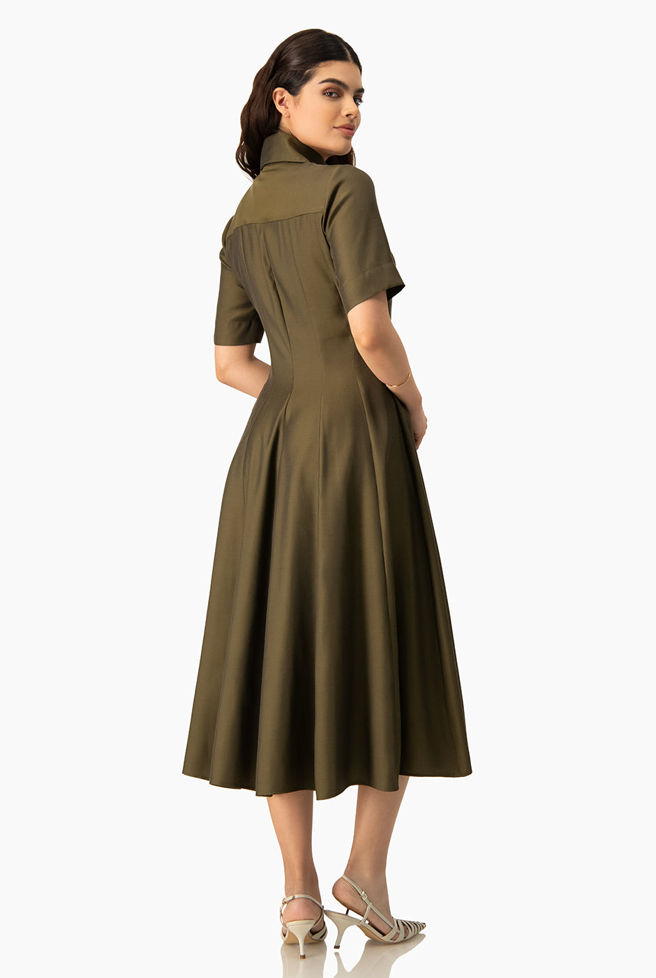 Vestido camisero midi verde olivo con botones y mangas cortas