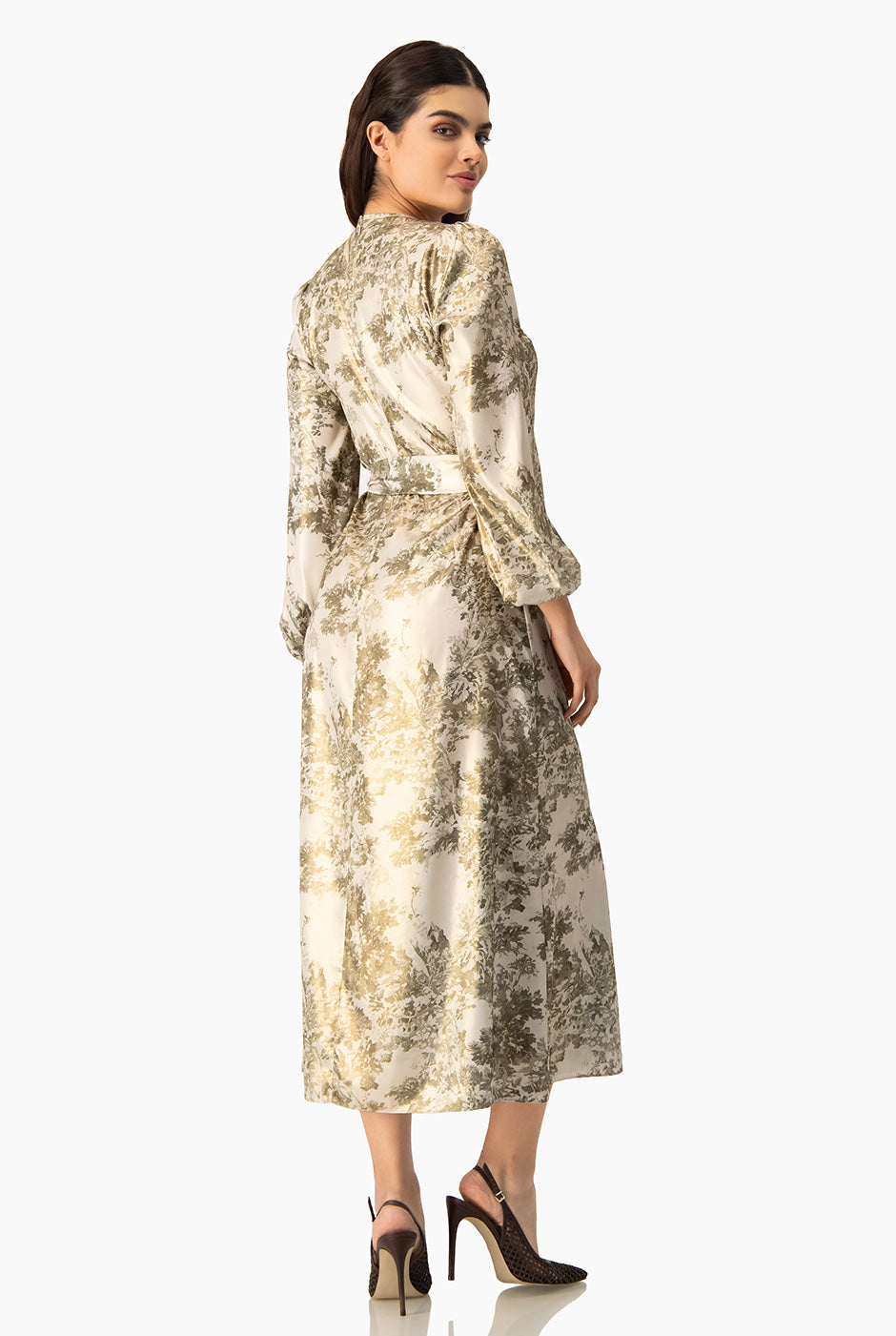 Vestido largo verde olivo con estampado floral y escote de gota