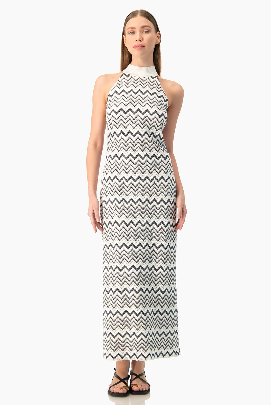 Vestido largo blanco tejido sin mangas con cuello halter y estampado zigzag