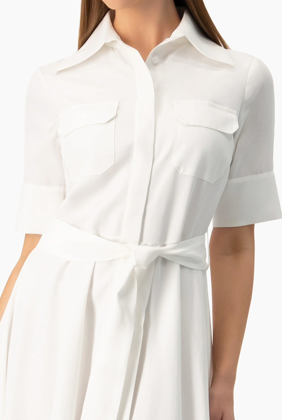 Vestido blanco línea A con manga corta y cinta en cintura