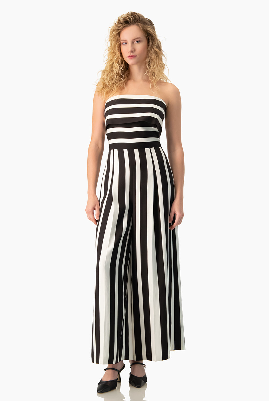 Jumpsuit negro sin mangas de pierna ancha con rayas