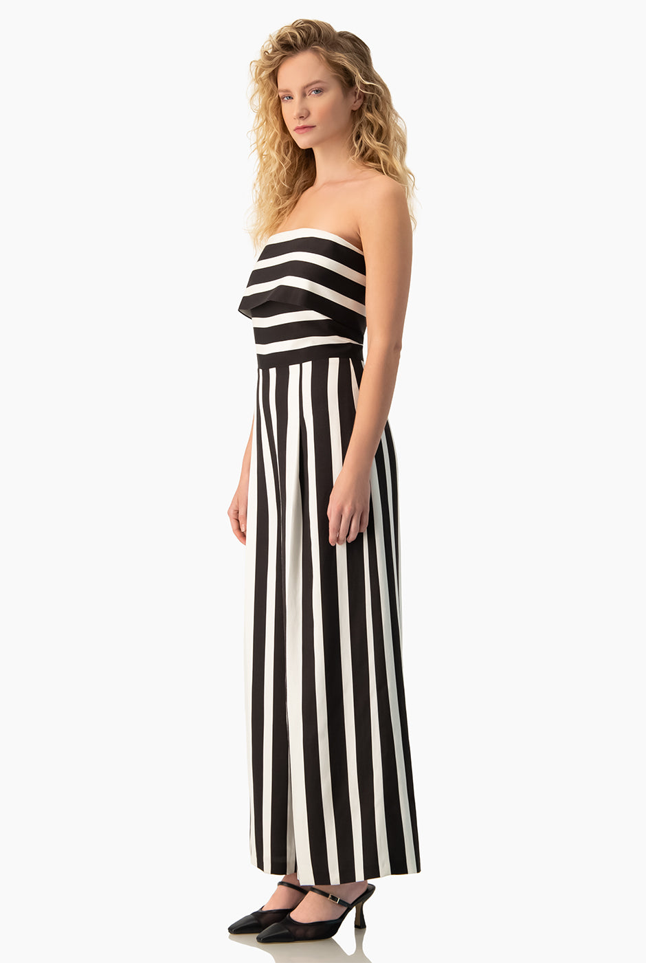 Jumpsuit negro sin mangas de pierna ancha con rayas