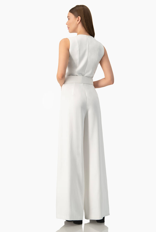 Jumpsuit blanco sin mangas