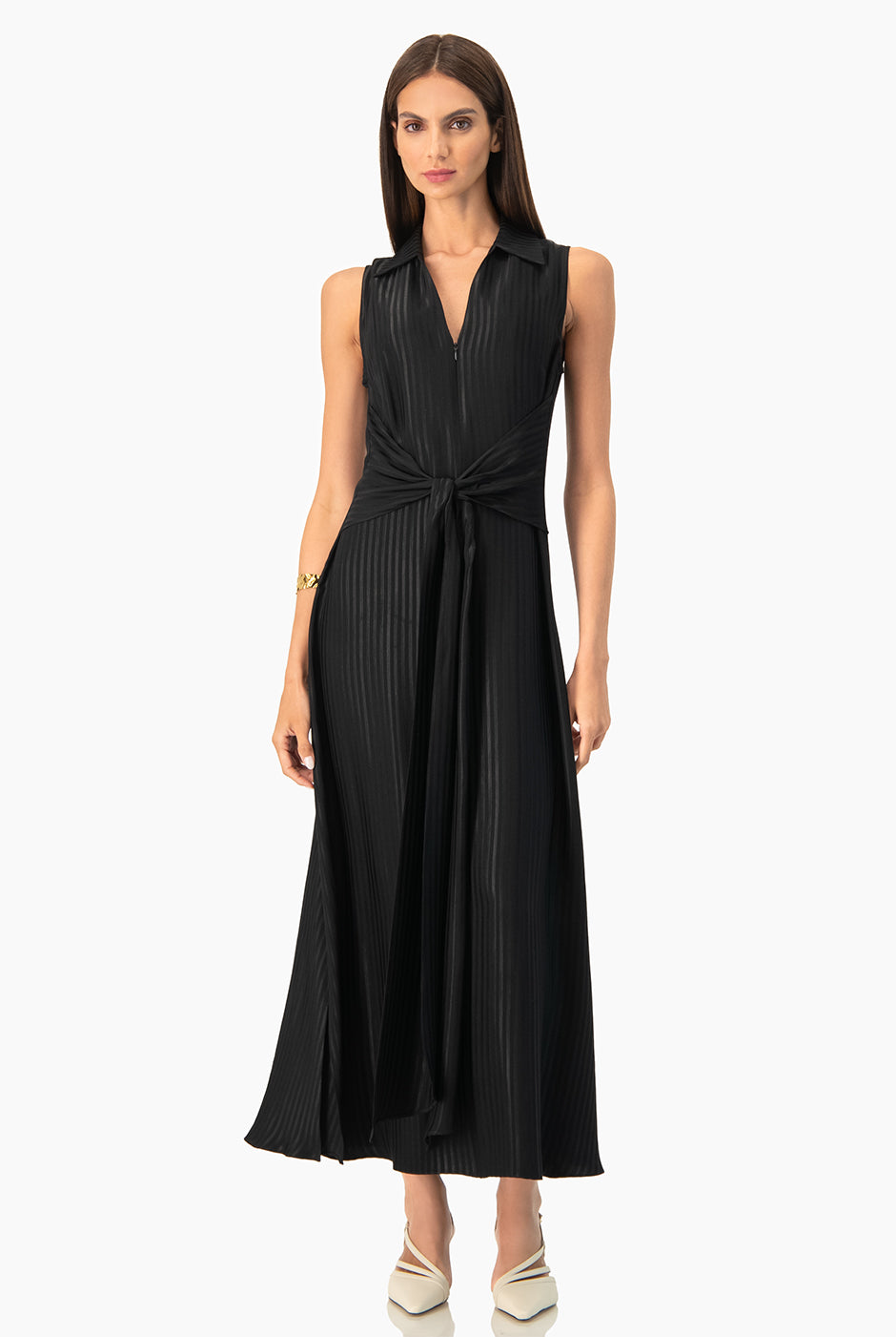 Vestido Ivonne largo negro con escote en V y cinta en cintura