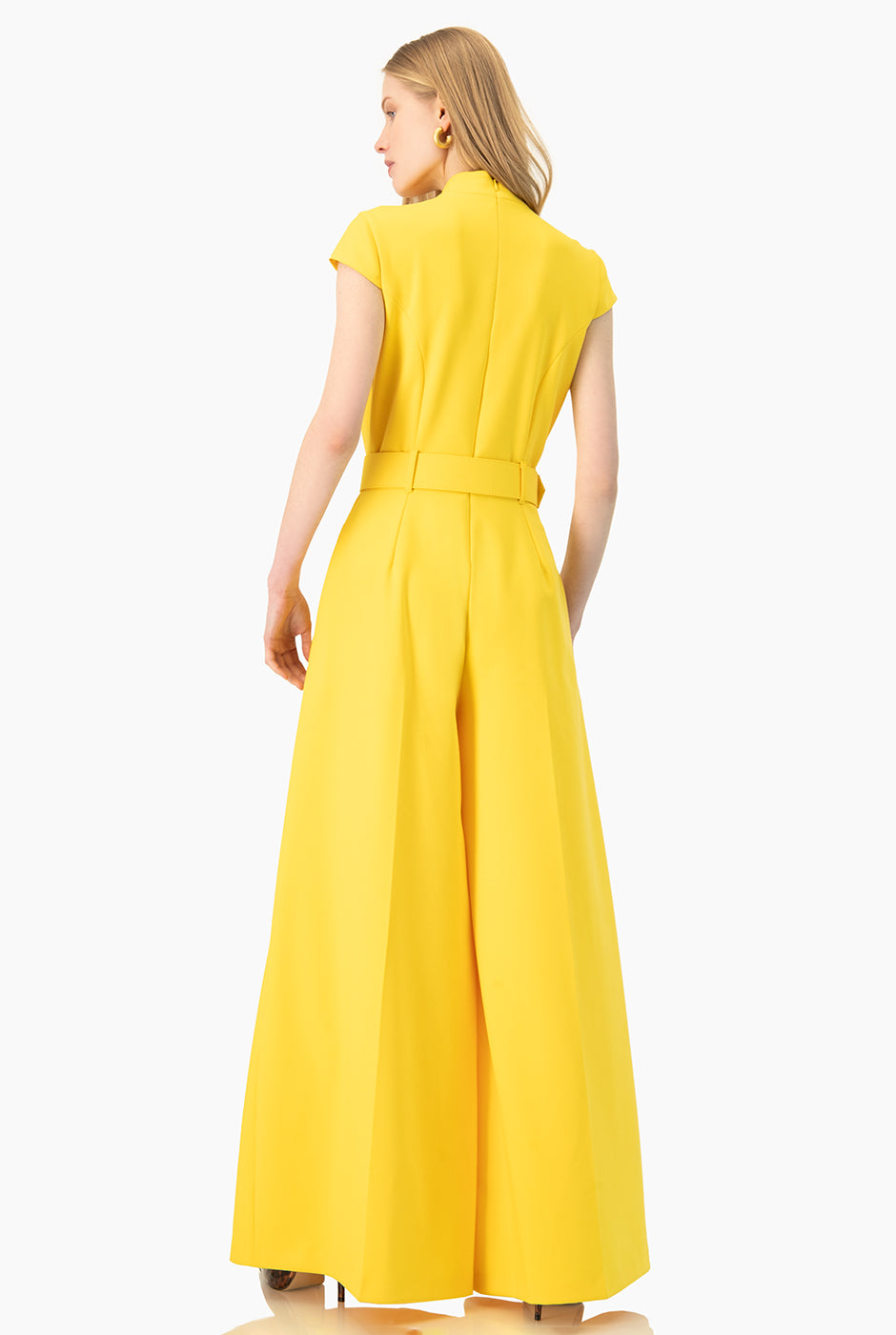 Jumpsuit Ivonne amarillo con cinturón y escote