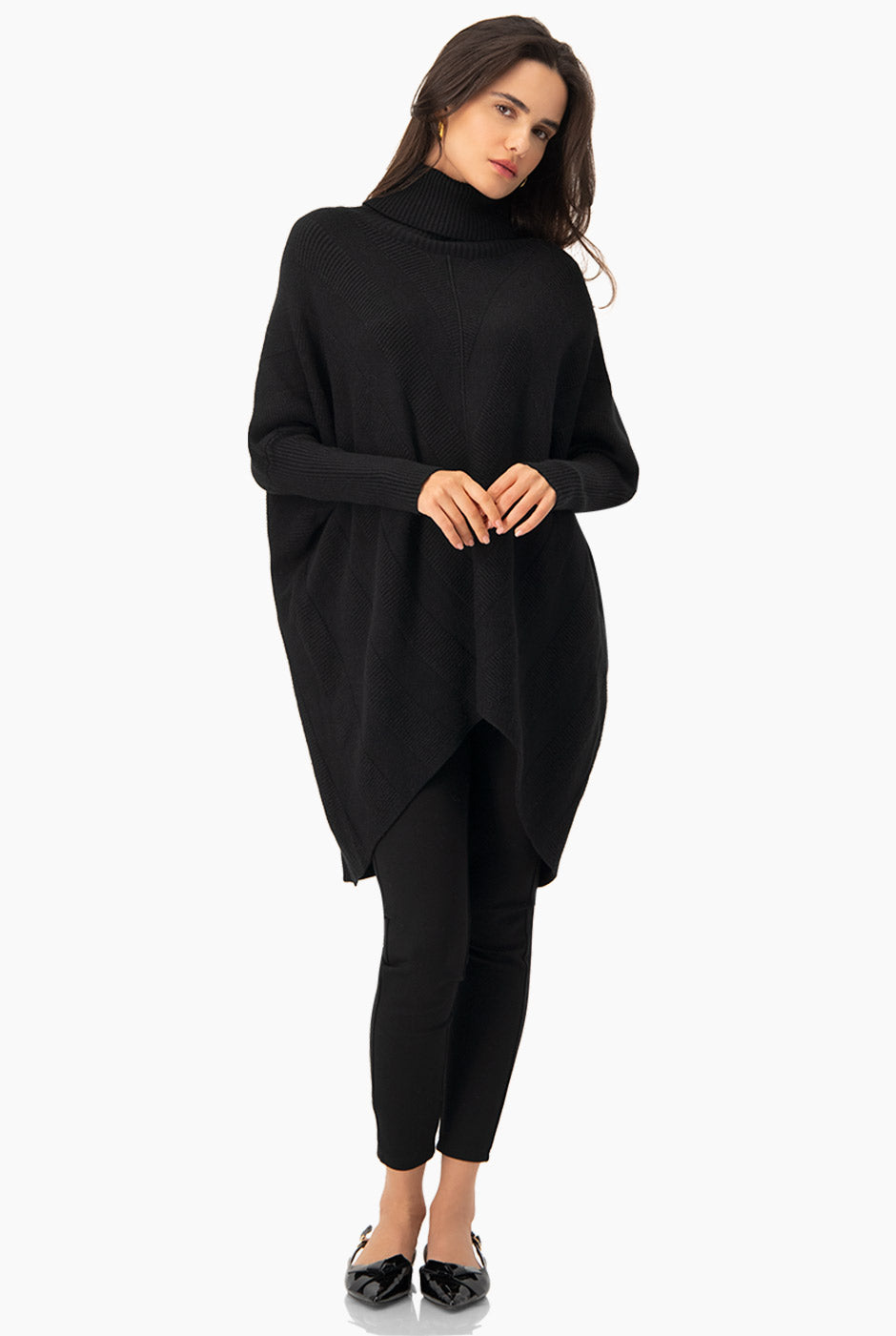 Pullover Maxi V negro con diseño acanalado y cuello alto