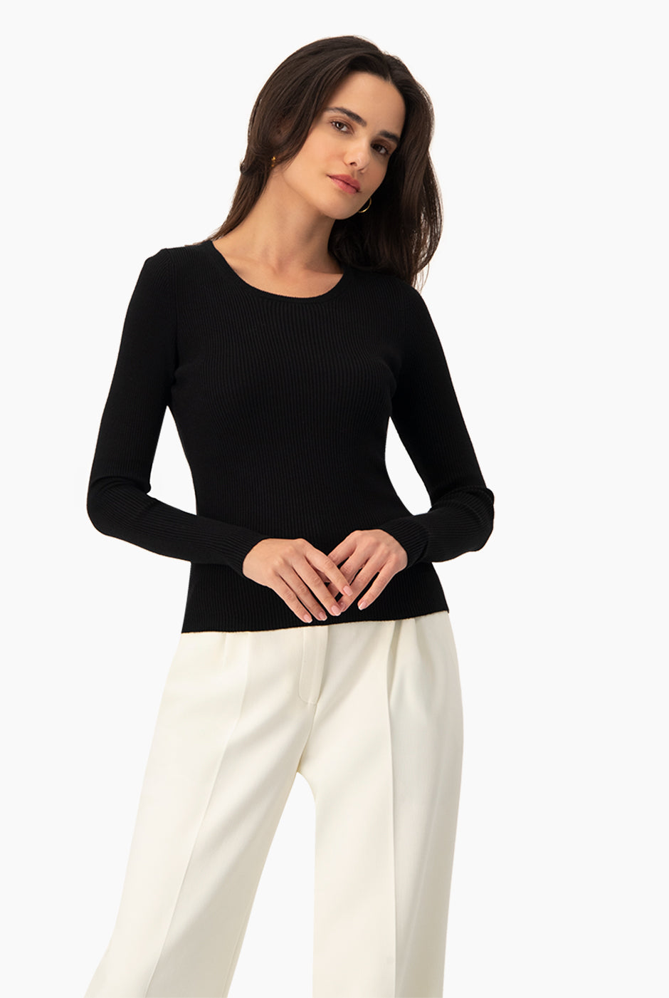 Suéter Basic Canalé Negro Elegancia y Comodidad