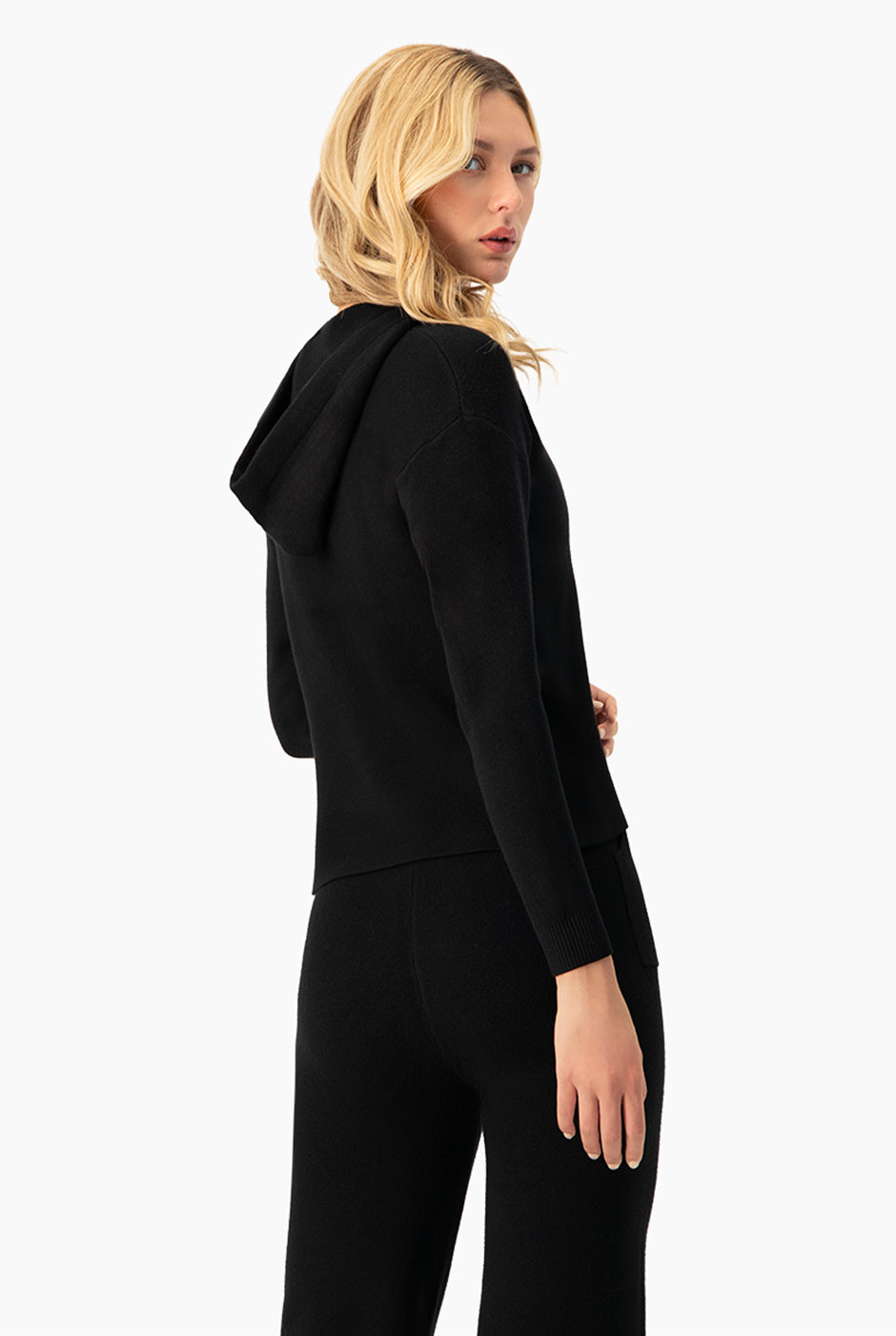 Set de sudadera con capucha y pantalón negro casual