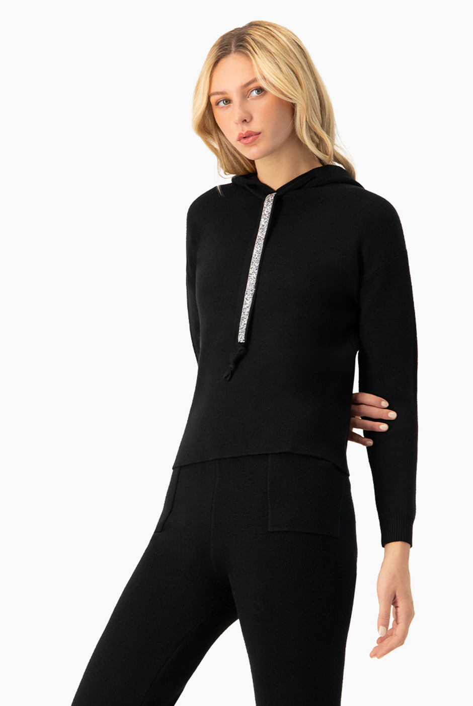 Set de sudadera con capucha y pantalón negro casual