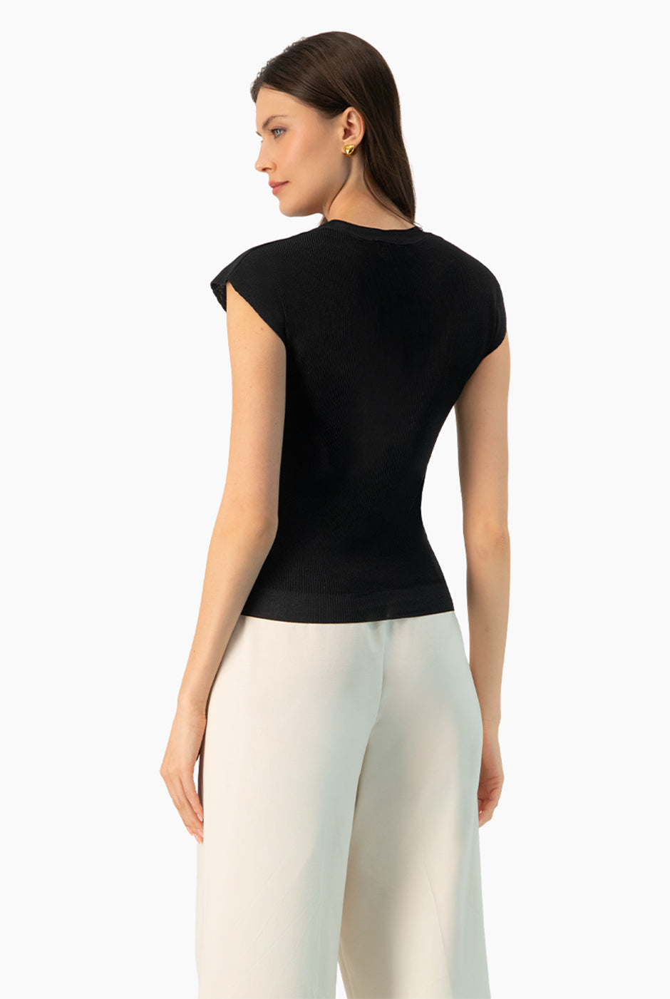 Pullover tejido ligero negro sin mangas