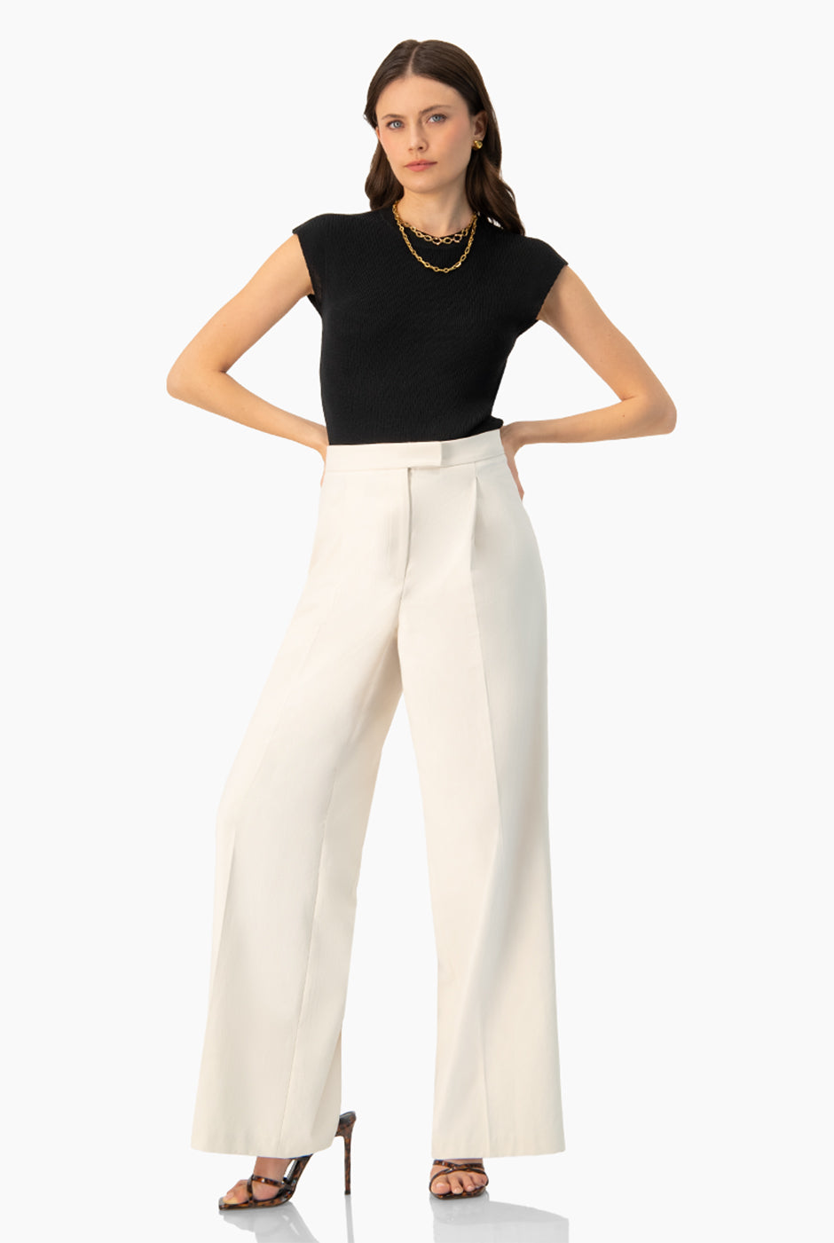 Pullover tejido ligero negro sin mangas