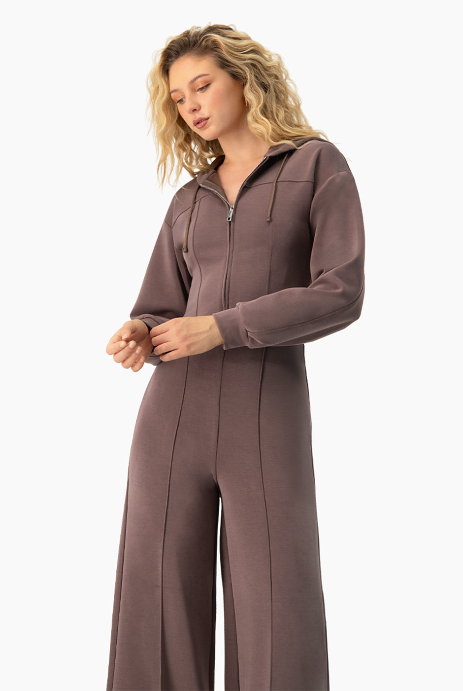 Set de sudadera corta y pantalón largo café con capucha