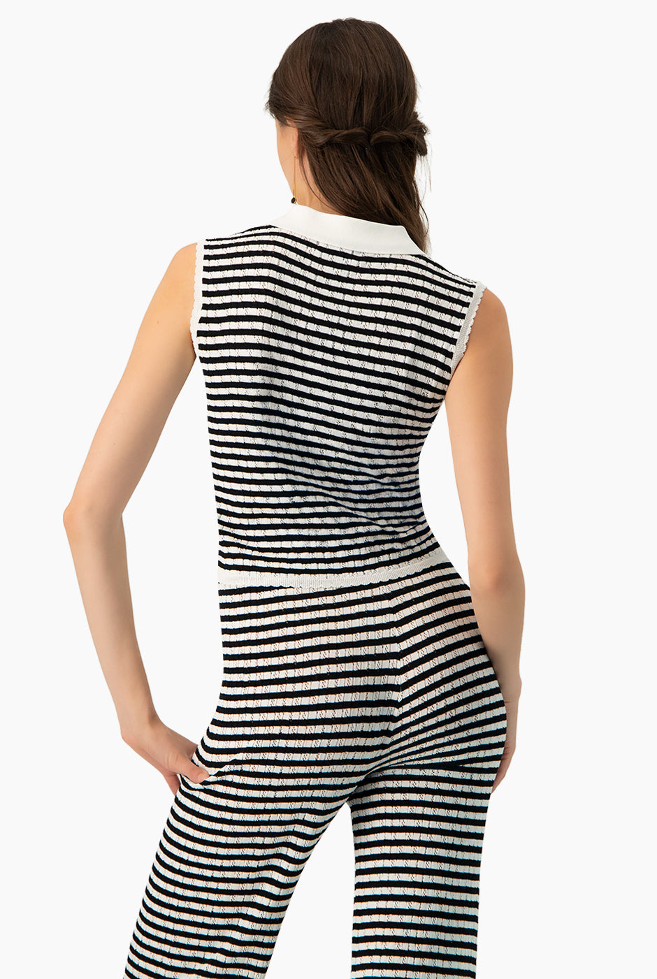 Conjunto de top y pantalón tejido negro con rayas