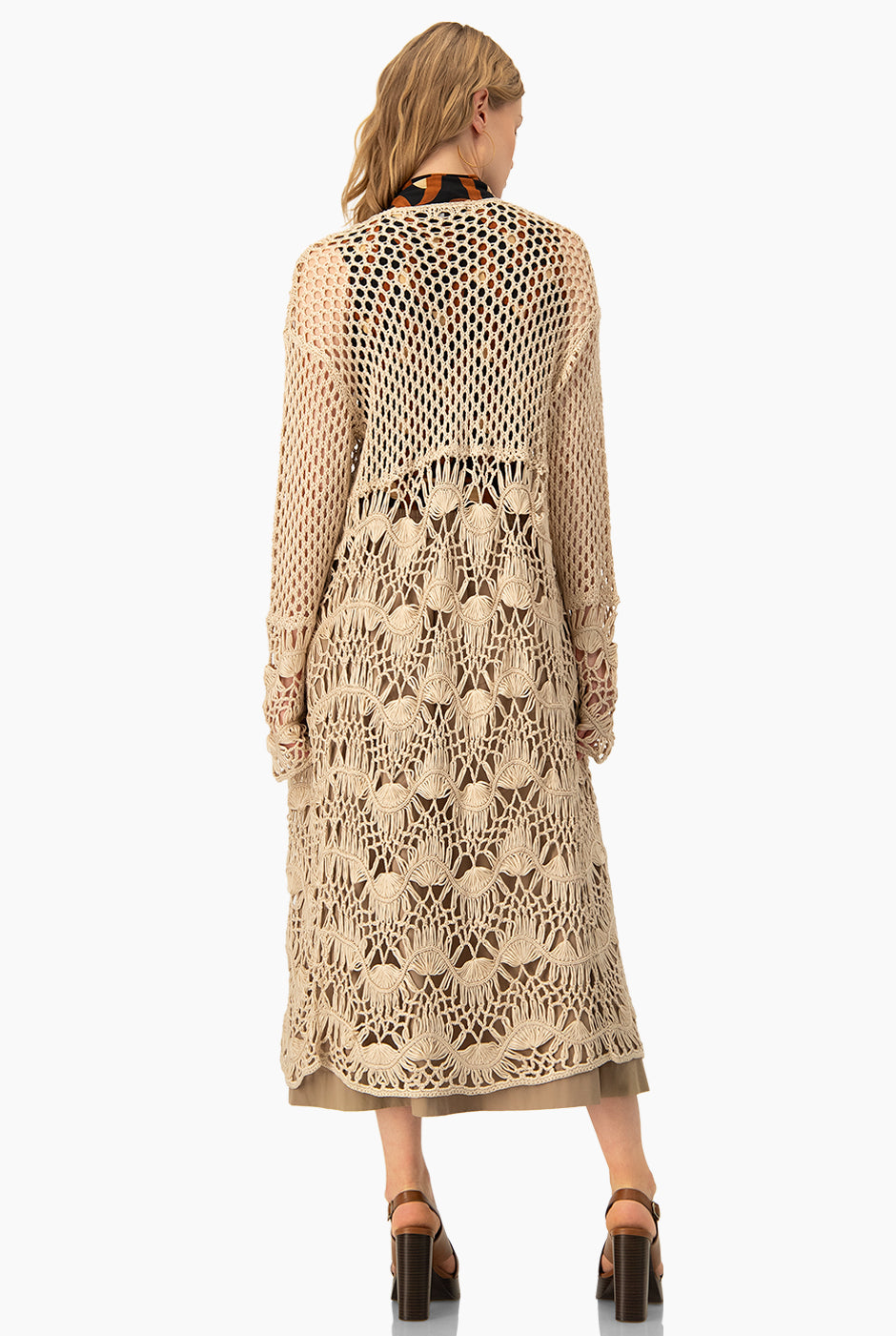 Cárdigan calado beige de tejido crochet