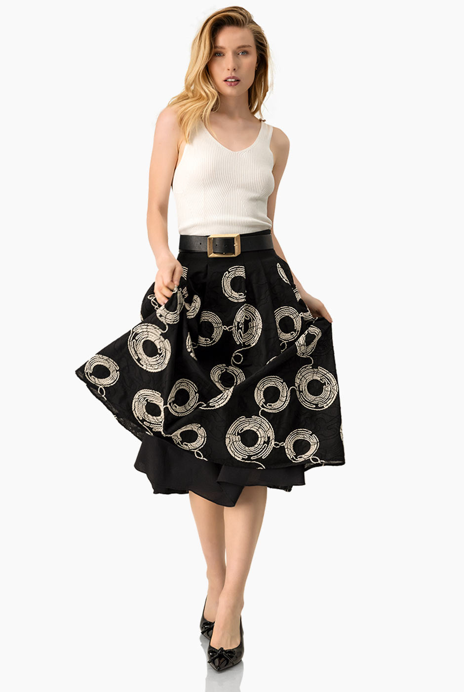 Camisa corta negra con bordado y manga larga