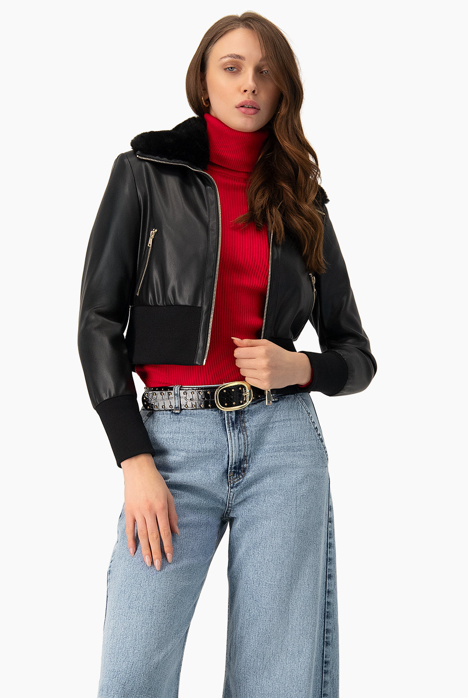 Chamarra bomber negra de ecopiel con cuello de pelo sintético