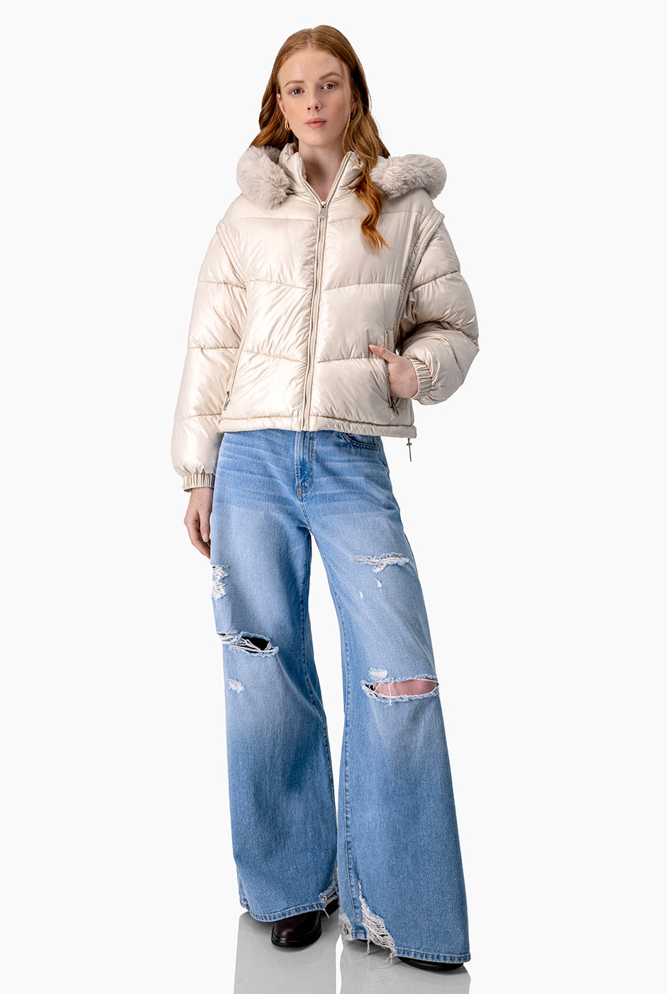 Chamarra natural acolchada con mangas desmontables y capucha con pelo sintético