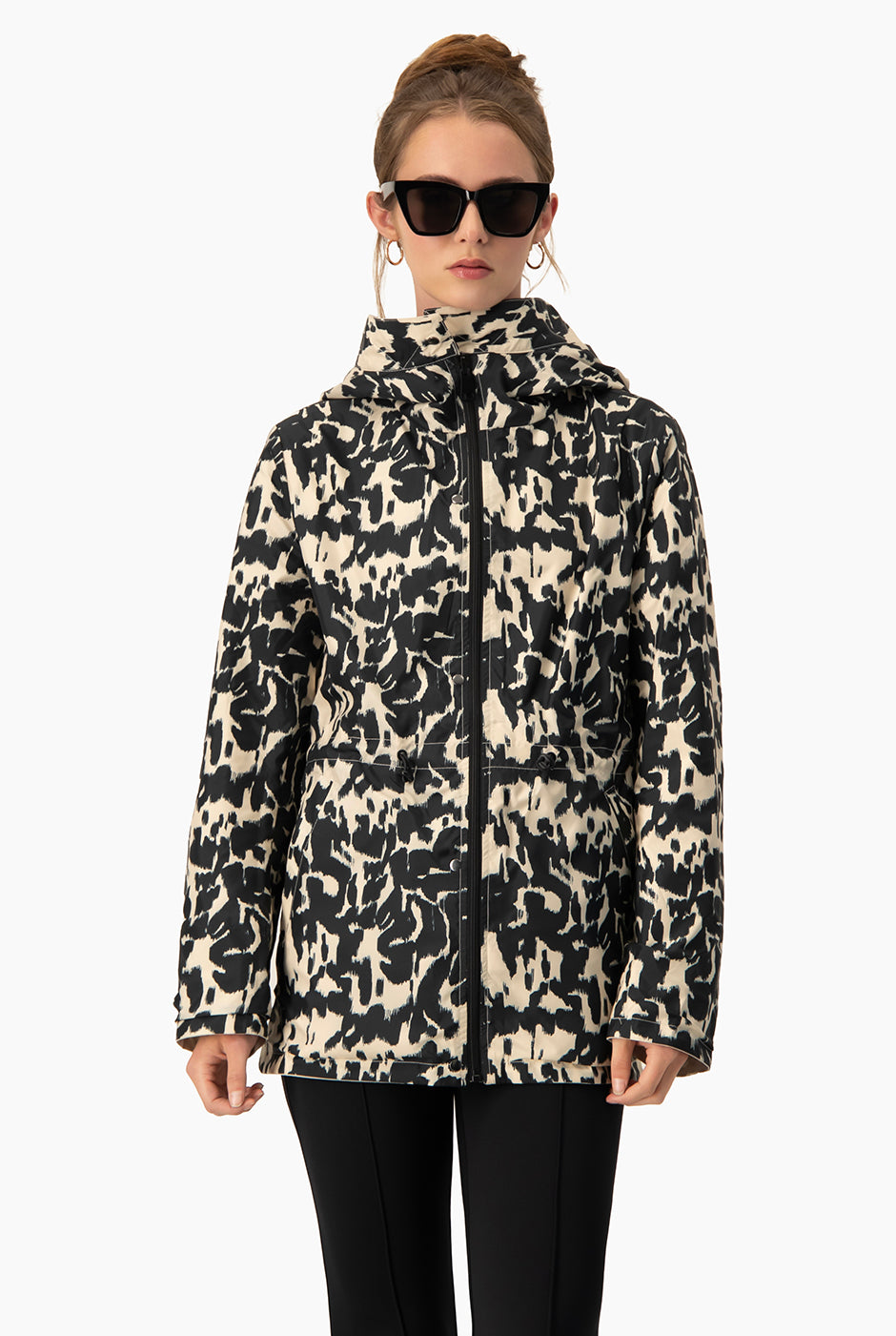 Chamarra rompevientos reversible con estampado animal y color liso