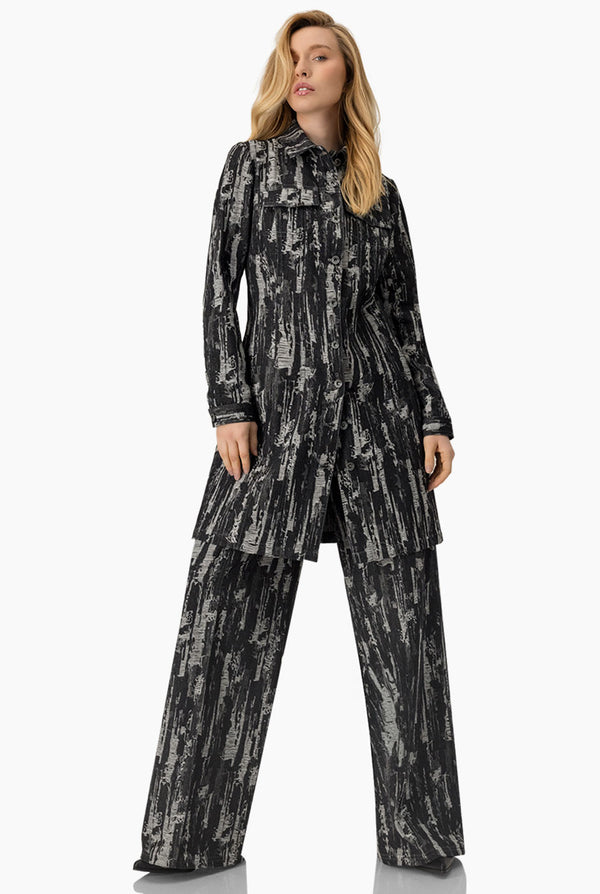 Chamarra larga denim con bolsillos