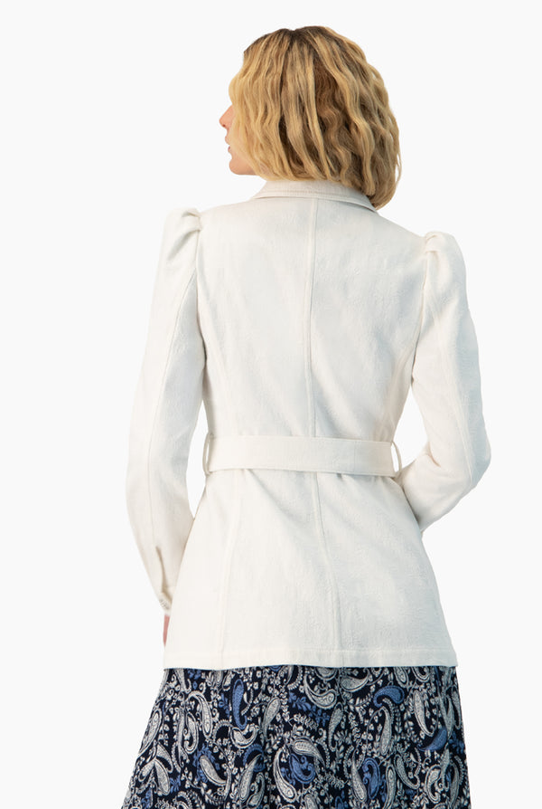 Chamarra larga con cinta