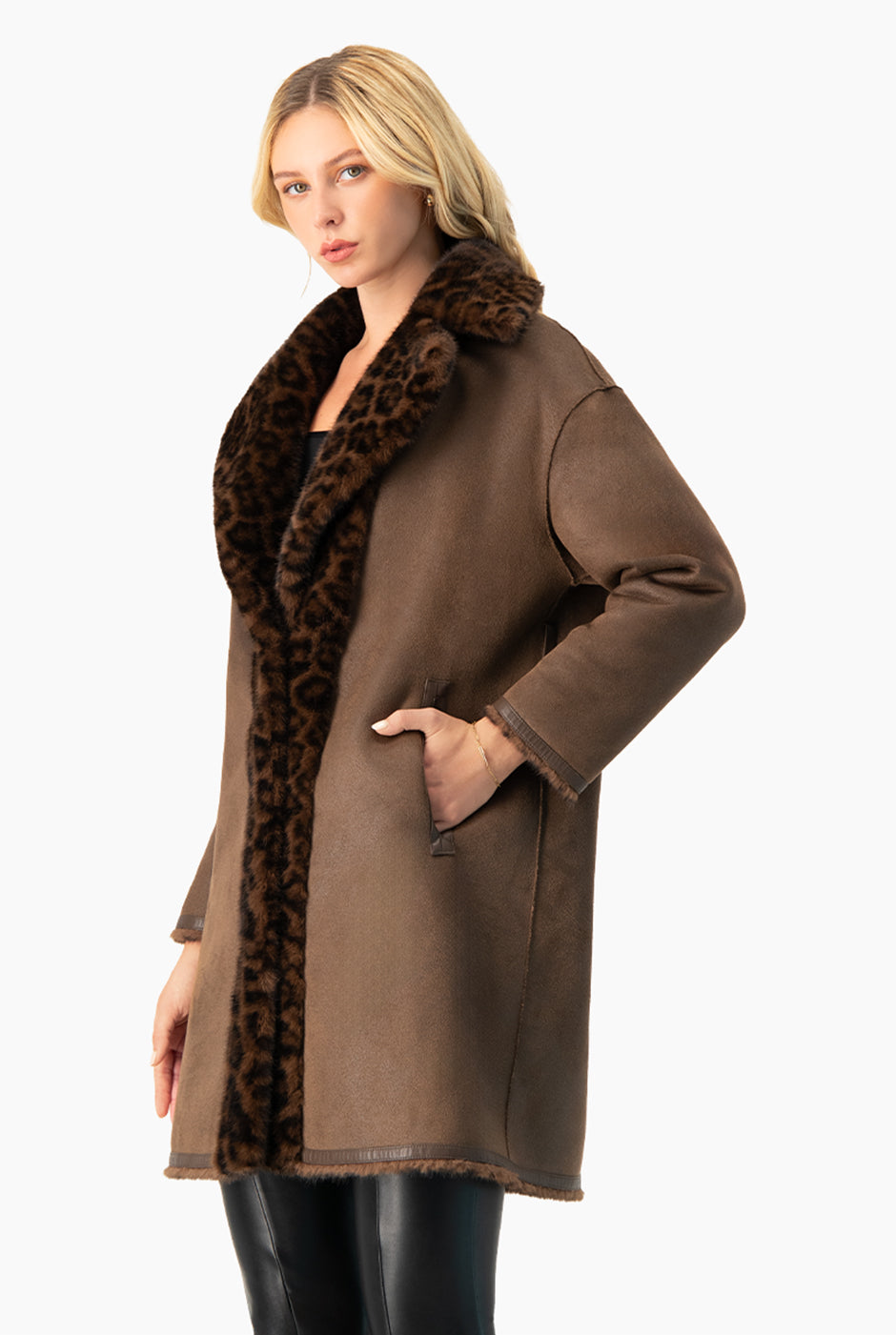 Abrigo largo reversible con estampado de leopardo y cinto