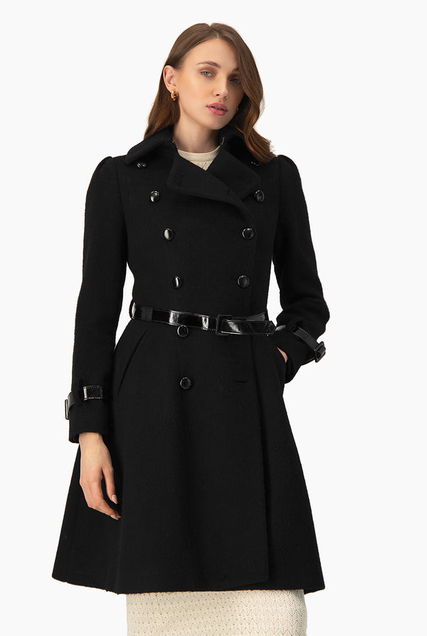 Abrigo negro de doble botonadura