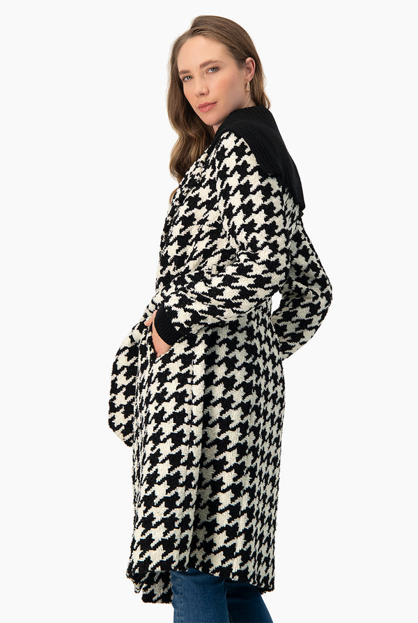 Abrigo cruzado y cardigan en cuello