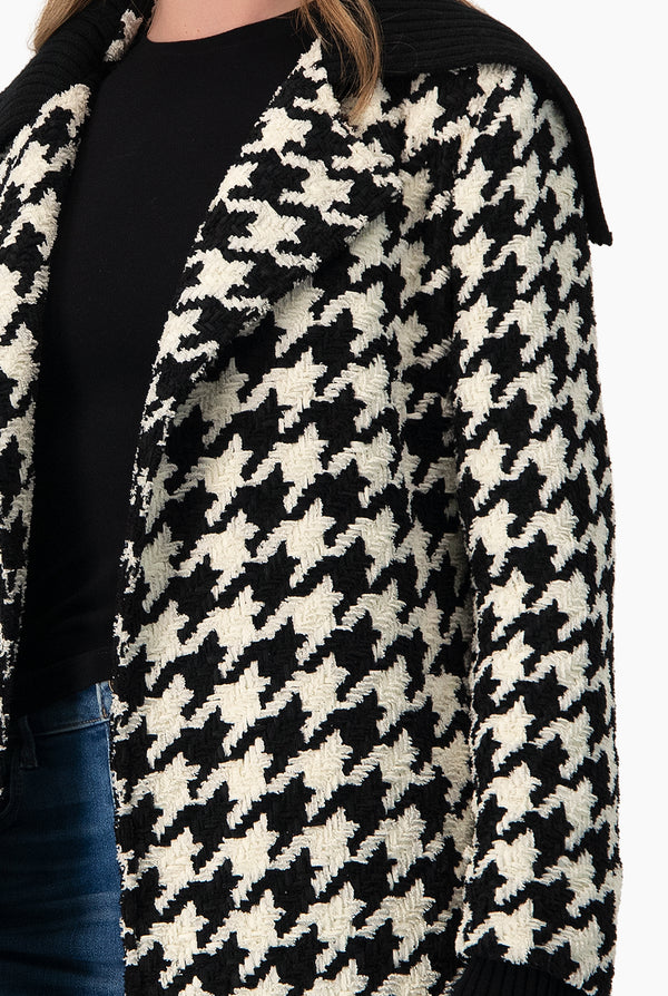 Abrigo cruzado y cardigan en cuello